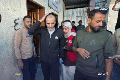 وصول خمسة أسرى فلسطينيين إلى مستشفى شهداء الأقصى في دير البلح وسط قطاع غزة4.jpg