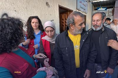 وصول خمسة أسرى فلسطينيين إلى مستشفى شهداء الأقصى في دير البلح وسط قطاع غزة6.jpg