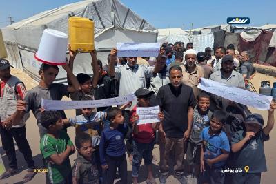 وقفة احتجاجية في منطقة المواصي غرب خان يونس للمطالبة بتوفير المياه داخل مخيمات النزوح1.jpg