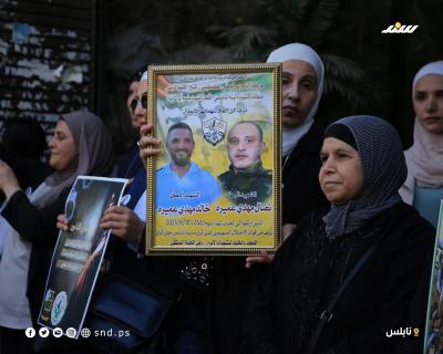 وقفة تضامنية مع الأسرى الفلسطينيين في سجون الاحتلال وسط مدينة نابلس3.jpg