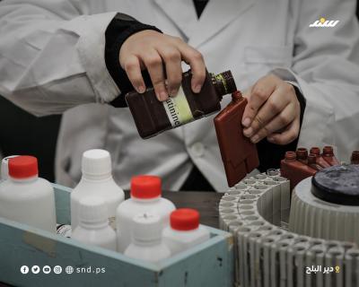 المختبرات الطبية داخل مستشفى شهداء الأقصى تعمل وسط نقص حاد في مستلزمات التحاليل وتعطل الأجهزة الفنية.jpg