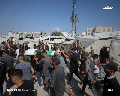 تشييع جثماني شهيدين ارتقيا في غارة إسرائيلية استهدفت خيمة تؤوي نازحين في منطقة الشيخ عجلين جنوب غربي مدينة غزة2.jpg