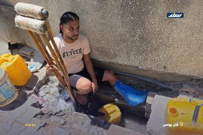 فلسطينيون يبحثون عن المياه من حفر بدائية في خان يونس جنوب قطاع غزة5.jpg