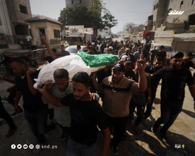 تشييع جثماني شهيدين ارتقيا في غارة إسرائيلية استهدفت خيمة تؤوي نازحين في منطقة الشيخ عجلين جنوب غربي مدينة غزة6.jpg