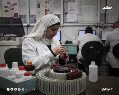 المختبرات الطبية داخل مستشفى شهداء الأقصى تعمل وسط نقص حاد في مستلزمات التحاليل وتعطل الأجهزة الفنية 4.jpg