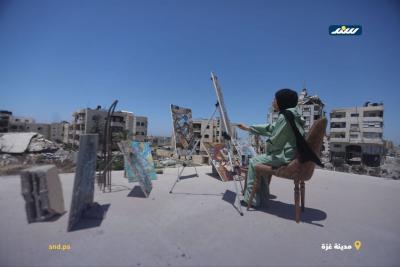 جنى أبو هربيد تُحوّل ركام مرسمها المدمر إلى لوحاتٍ توثّق وجع النازحين بغزة (1).jpg