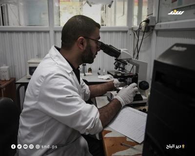 المختبرات الطبية داخل مستشفى شهداء الأقصى تعمل وسط نقص حاد في مستلزمات التحاليل وتعطل الأجهزة الفنية 2.jpg