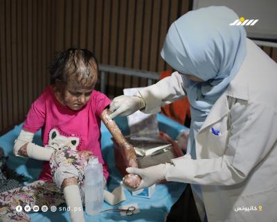 الفتاة سندس الجروشة تواجه مرضًا نادرًا وسوء تغذية يلتهم جسدها3.jpg
