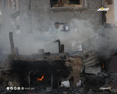 عمال فلسطينيون ينتجون الوقود من النفايات البلاستيكية في مخيم النصيرات وسط قطاع غزة2.jpg