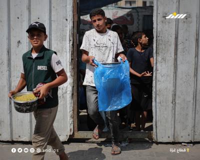 لقمة تحت الخيام ... نازحون يتلقون وجبات ساخنة وسط استمرار4.jpg
