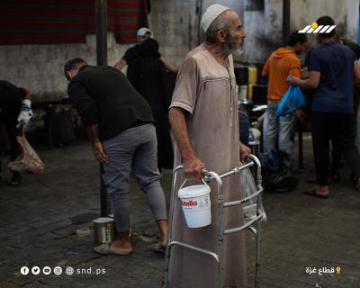 لقمة تحت الخيام ... نازحون يتلقون وجبات ساخنة وسط استمرار2.jpg