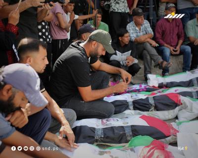 غزة تشيّع قرابة 100 شهيد انتشلهم طواقم الدفاع المدني من حي الزيتون بعد نحو ثلاث سنوات تحت ركام بيوتهم6.jpg