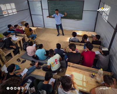 مدرسة في خيام.jpg