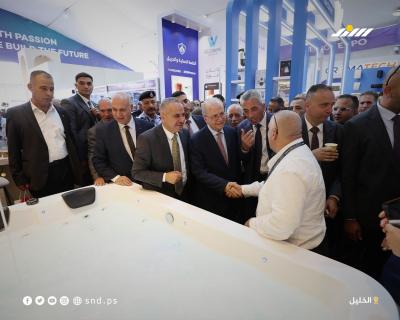 رئيس الوزراء الفلسطيني محمد مصطفى يفتتح معرض فلسطين للصناعات الإنشائية في مدينة الخليل5.jpg