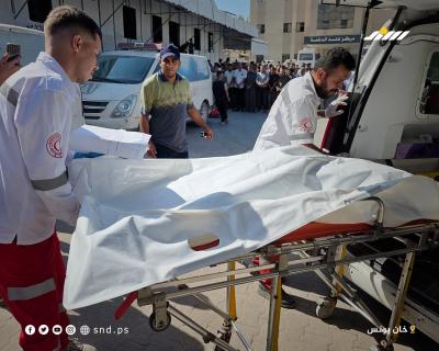 جانب من نقل جثمان الشهيد عبد الجواد جودة إلى مجمع ناصر الطبي في خان يونس3.jpg