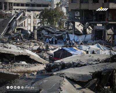 خيام مؤقتة تؤوي فلسطينيين نازحين تنتصب بجوار مبانٍ مدمرة في مدينة غزة2.jpg