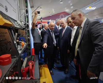 رئيس الوزراء الفلسطيني محمد مصطفى يفتتح معرض فلسطين للصناعات الإنشائية في مدينة الخليل3.jpg