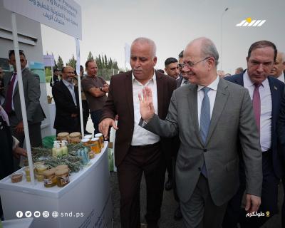 رئيس الوزراء الفلسطيني محمد مصطفى يفتتح سوق الجملة المركزي للخضار والفواكه في طولكرم1.jpg