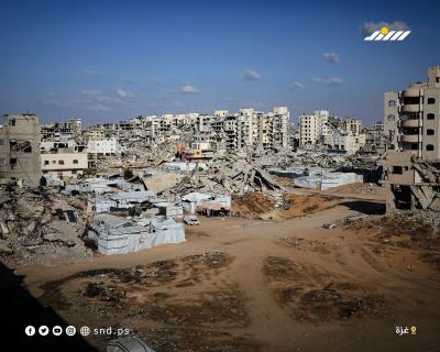 خيام مؤقتة تؤوي فلسطينيين نازحين تنتصب بجوار مبانٍ مدمرة في مدينة غزة8.jpg