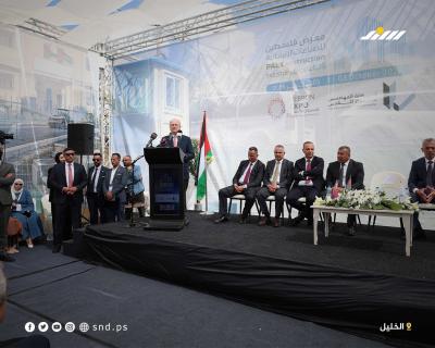 رئيس الوزراء الفلسطيني محمد مصطفى يفتتح معرض فلسطين للصناعات الإنشائية في مدينة الخليل1.jpg