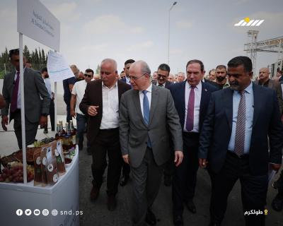 رئيس الوزراء الفلسطيني محمد مصطفى يفتتح سوق الجملة المركزي للخضار والفواكه في طولكرم6.jpg