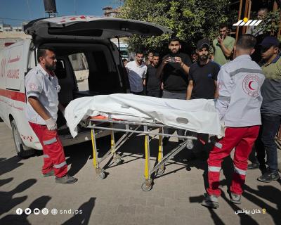 جانب من نقل جثمان الشهيد عبد الجواد جودة إلى مجمع ناصر الطبي في خان يونس4.jpg