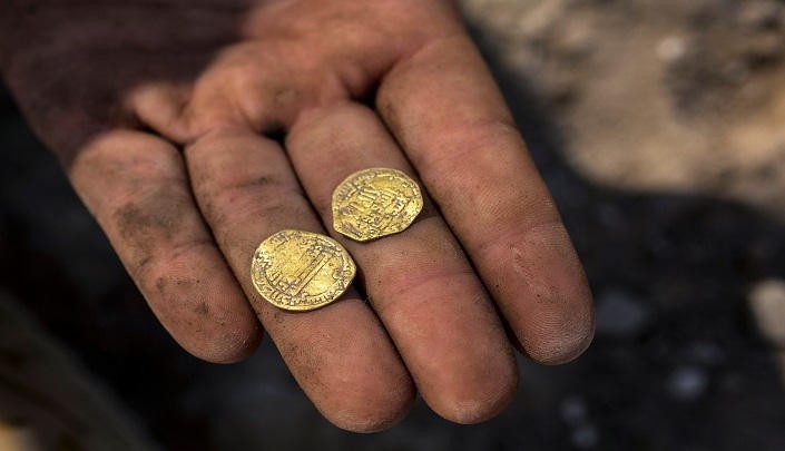 154-192241-abbasid-treasure-gold-coins-israel-9.jpeg