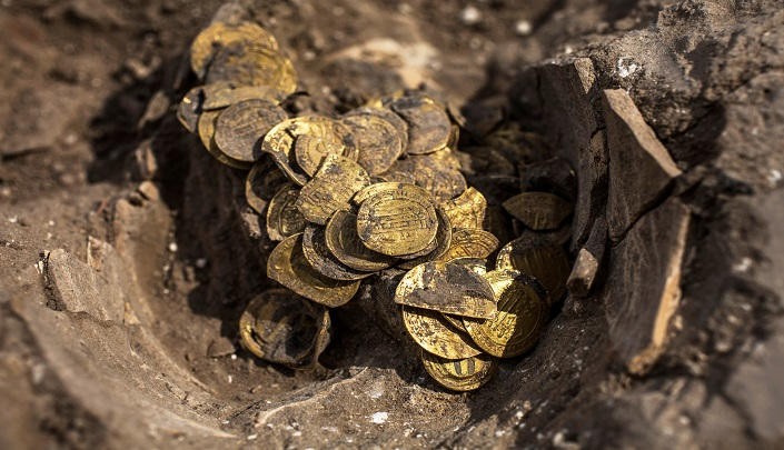 154-192239-abbasid-treasure-gold-coins-israel-3.jpeg