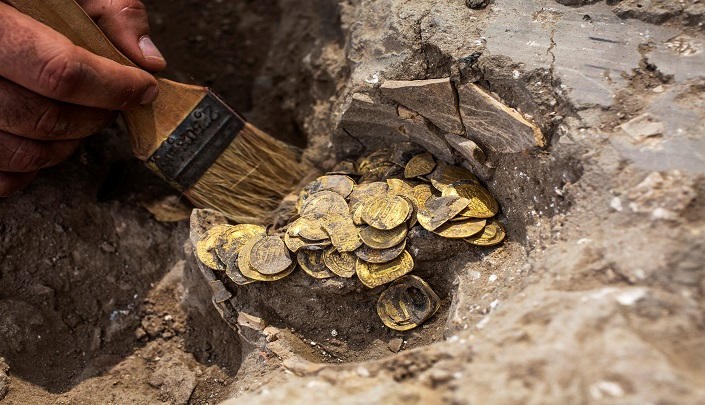 154-192239-abbasid-treasure-gold-coins-israel-4.jpeg