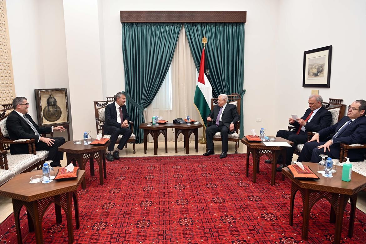 لقاء الرئيس عباس بـ فيليب لازاريني (2).jpeg