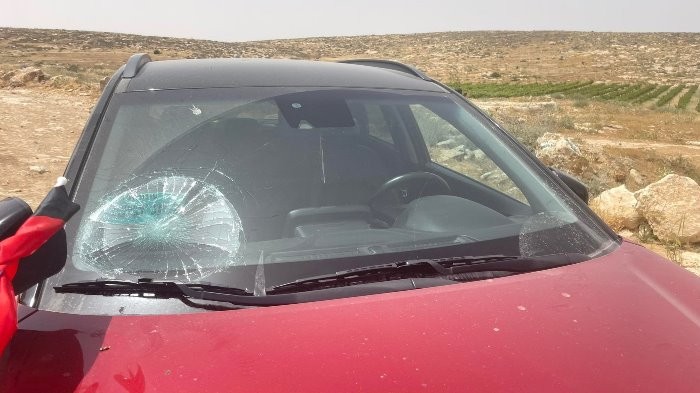 تحطيم مركبات فلسطينية.jpg