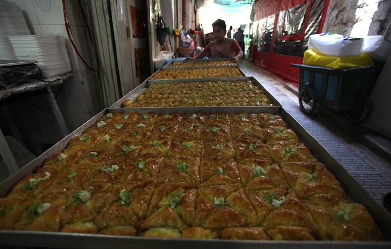 حلويات تقليدية في نابلس.jpg