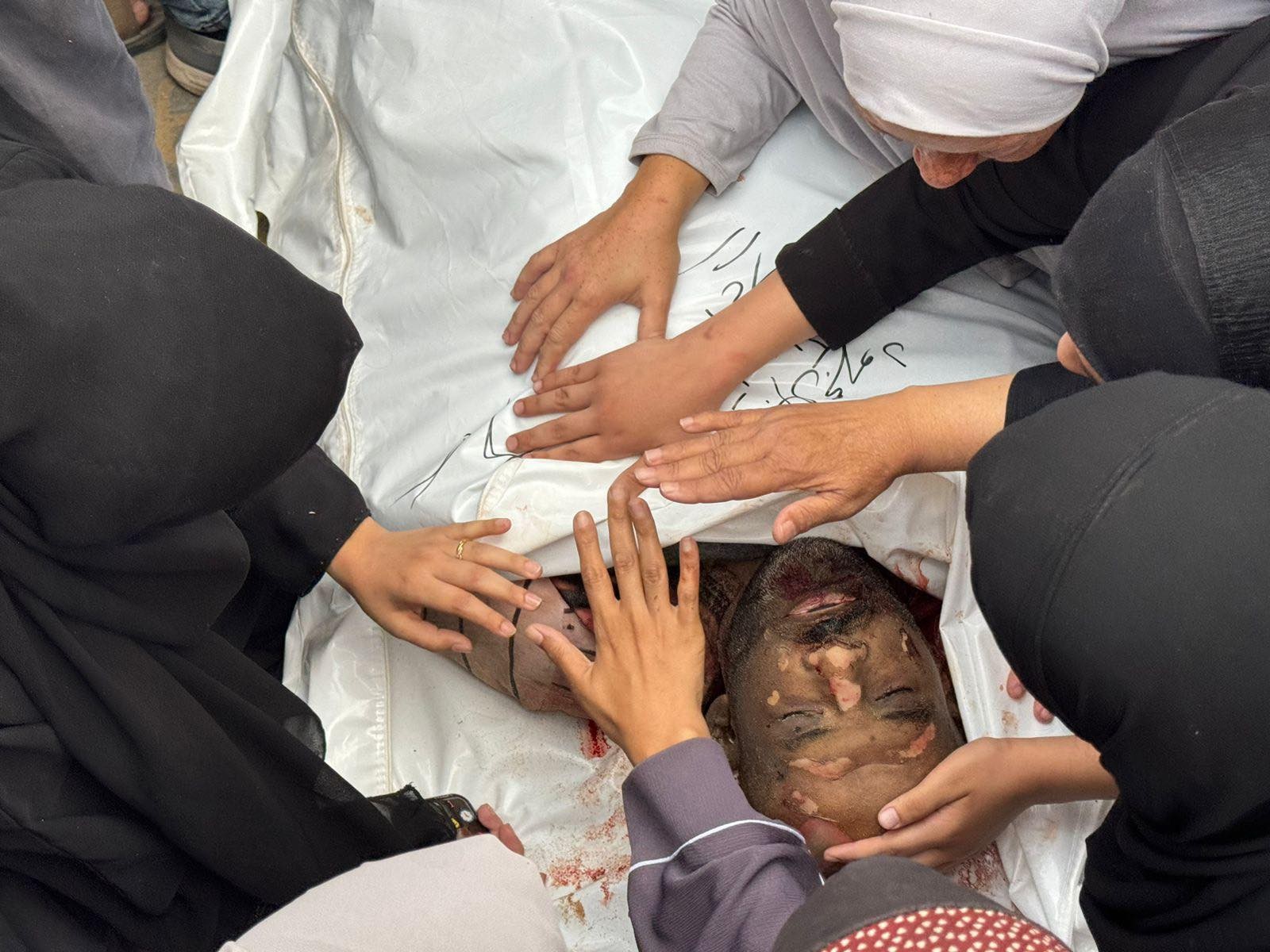 مجزرة خيام النازحين رفح 4.jpg