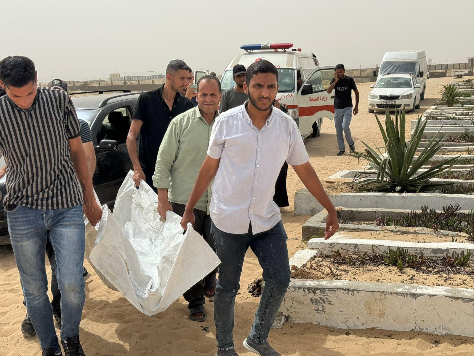 مجزرة خيام النازحين رفح 8.jpg