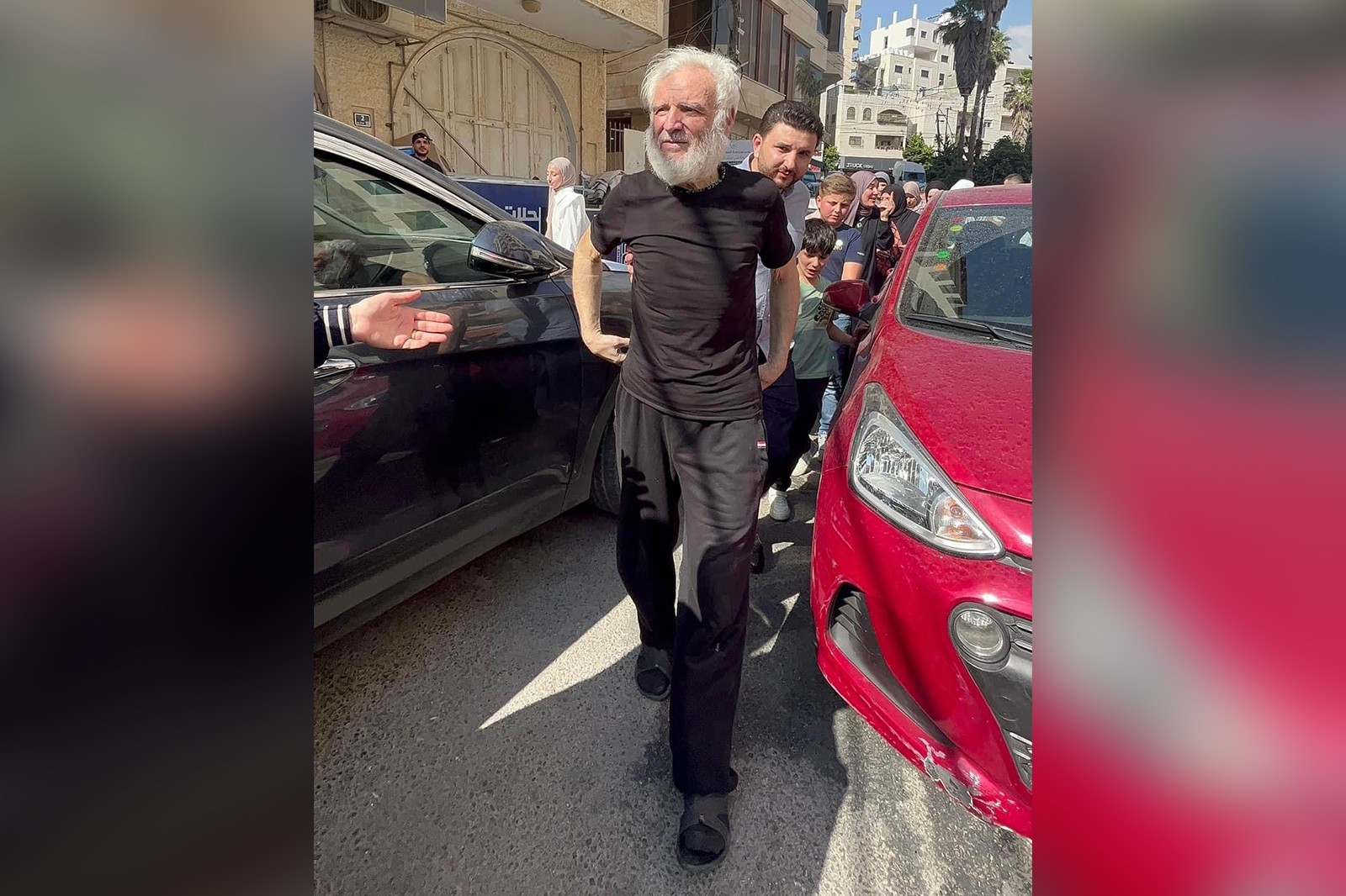 عقب الإفراج عن الدكتور عزيز.jpg