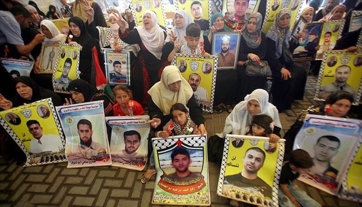 ذوي الاسرى الفلسطينيين.jpg