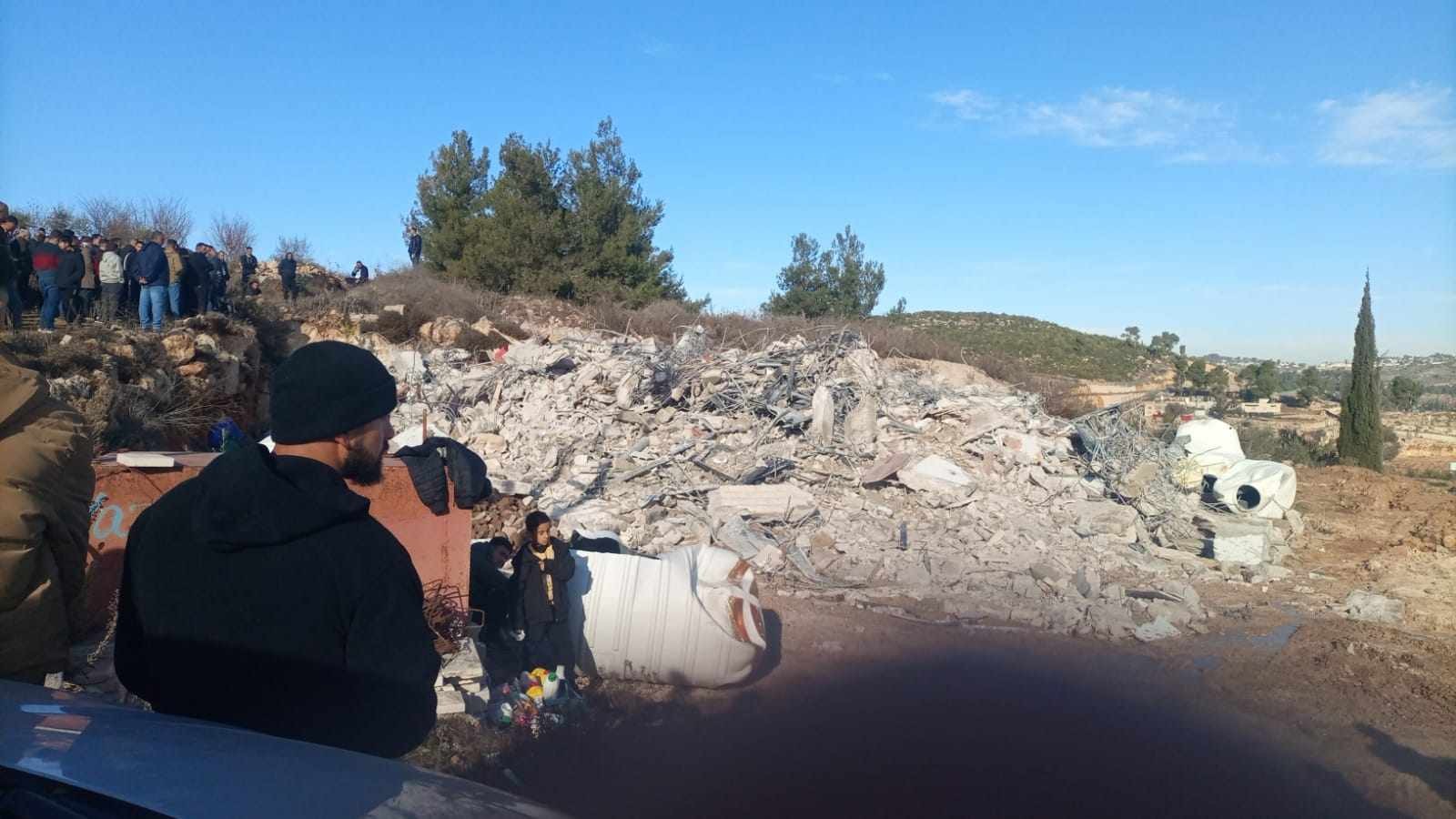 هدم منزل في قرية شيوخ العروب بالخليل.jpg