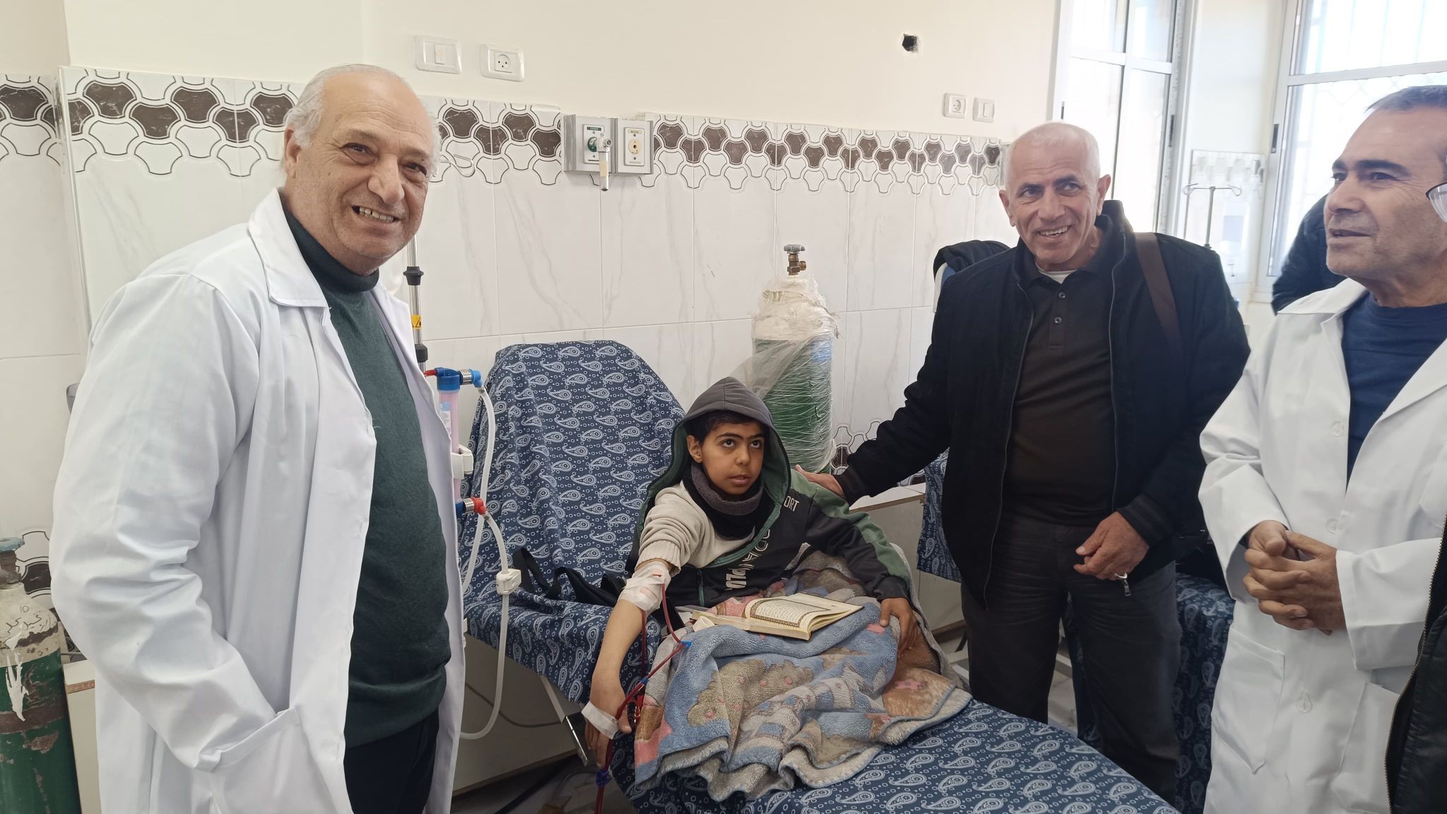 طاقم الرنتيسي.jpg