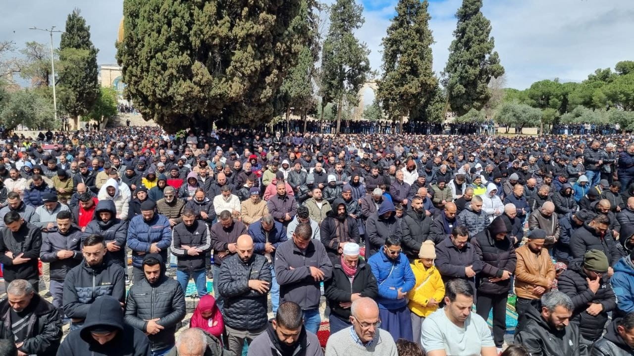 صلاة الجمعة.jpg