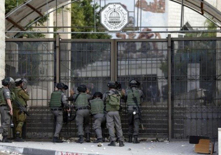 اقتحام قوات الاحتلال للحرم الجامعي لجامعة القدس.jpg