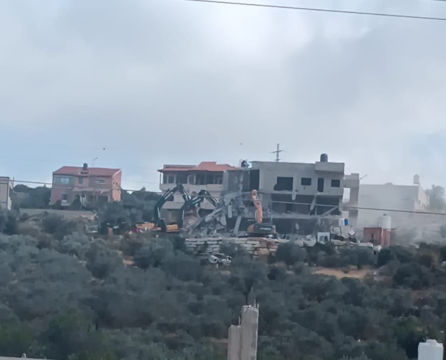 هدم منزل في بروقين  (1).jpg