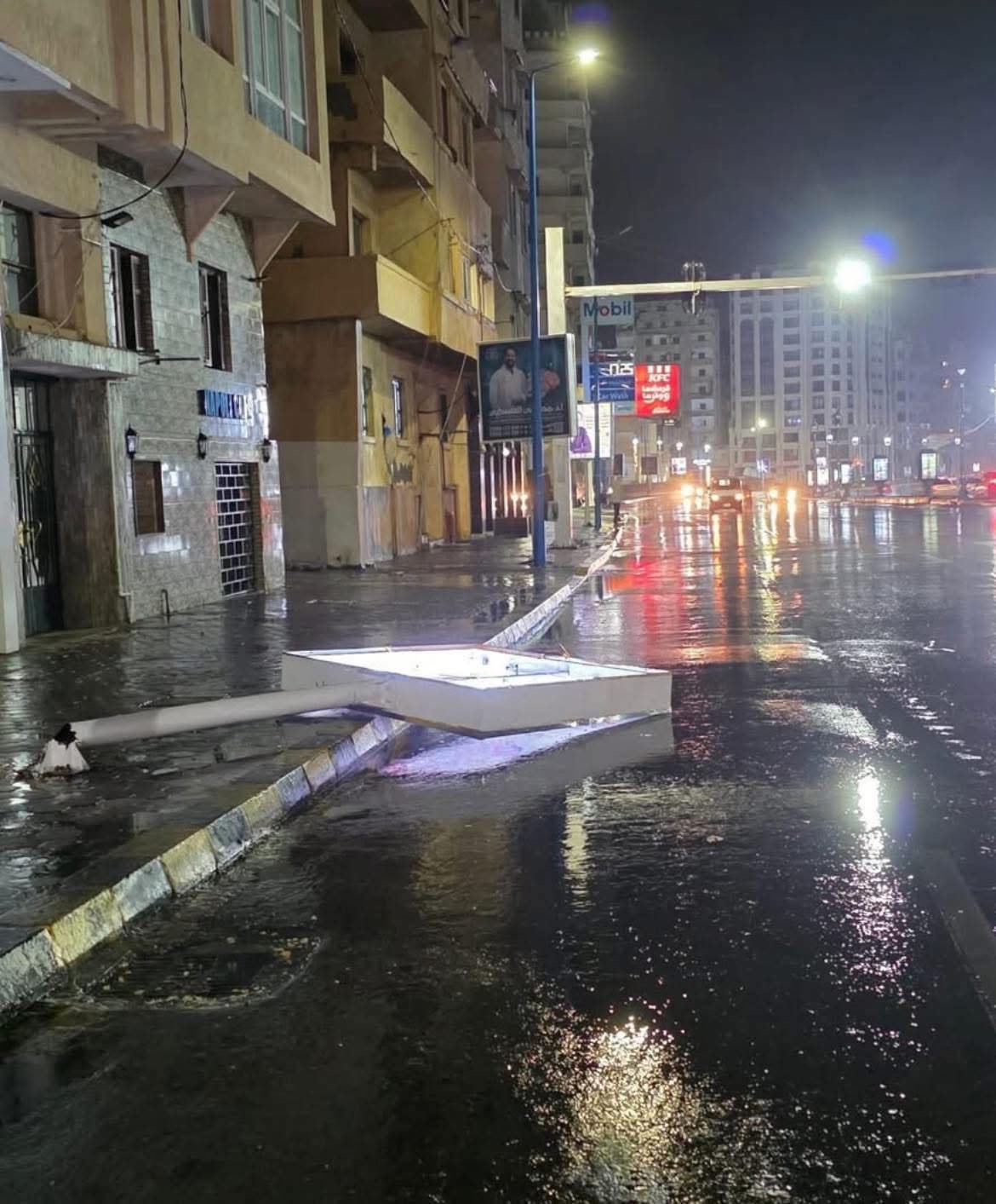 عاصفة.jpg