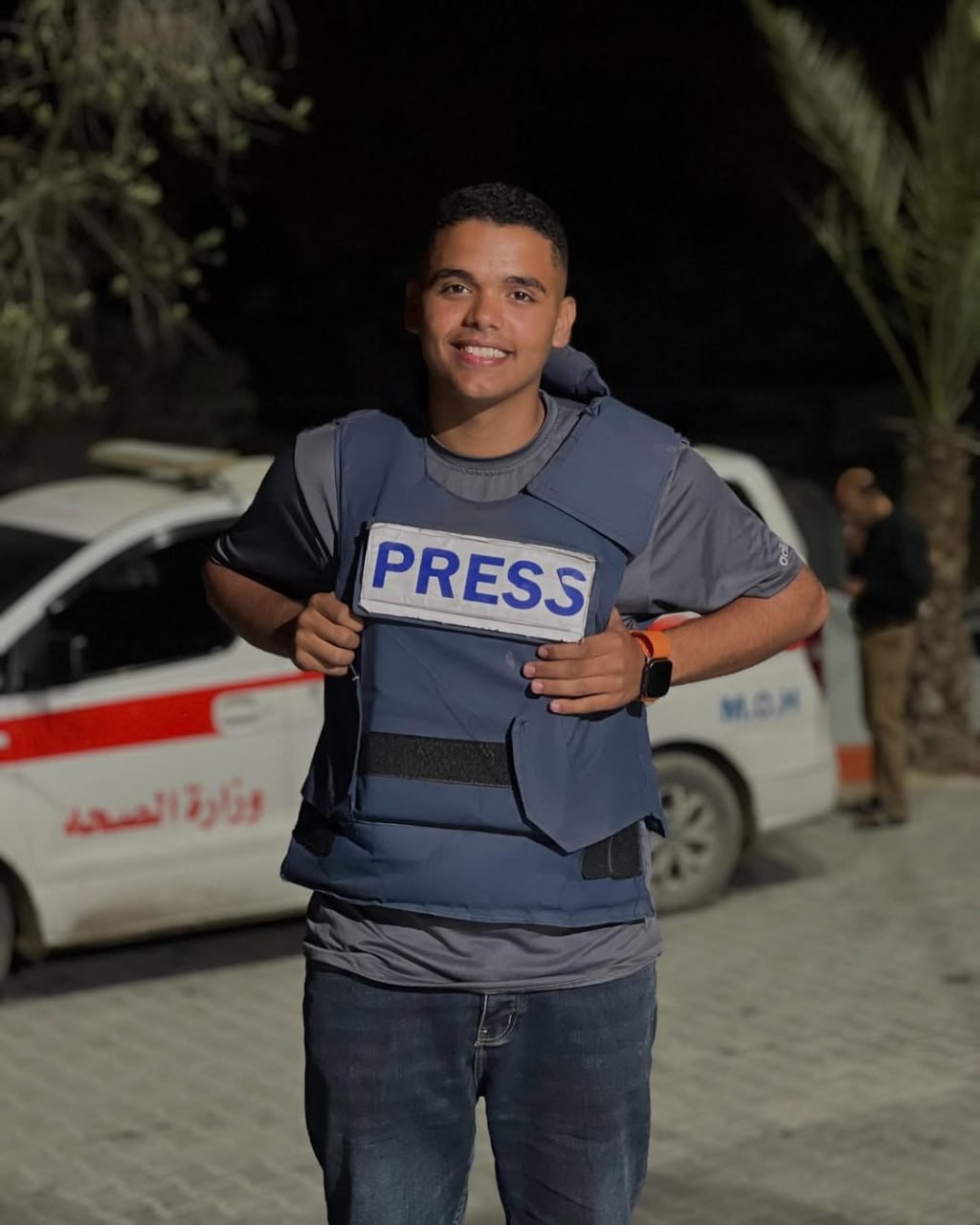 الشهيد مؤمن أبو عوف.jpg