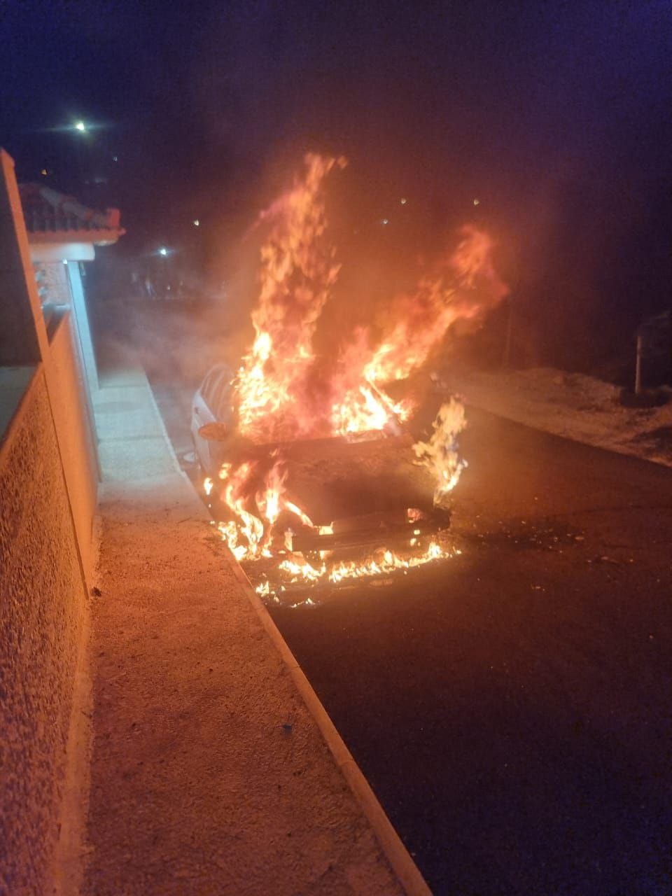 إحراق مركبات في الطيبة (2).jpg
