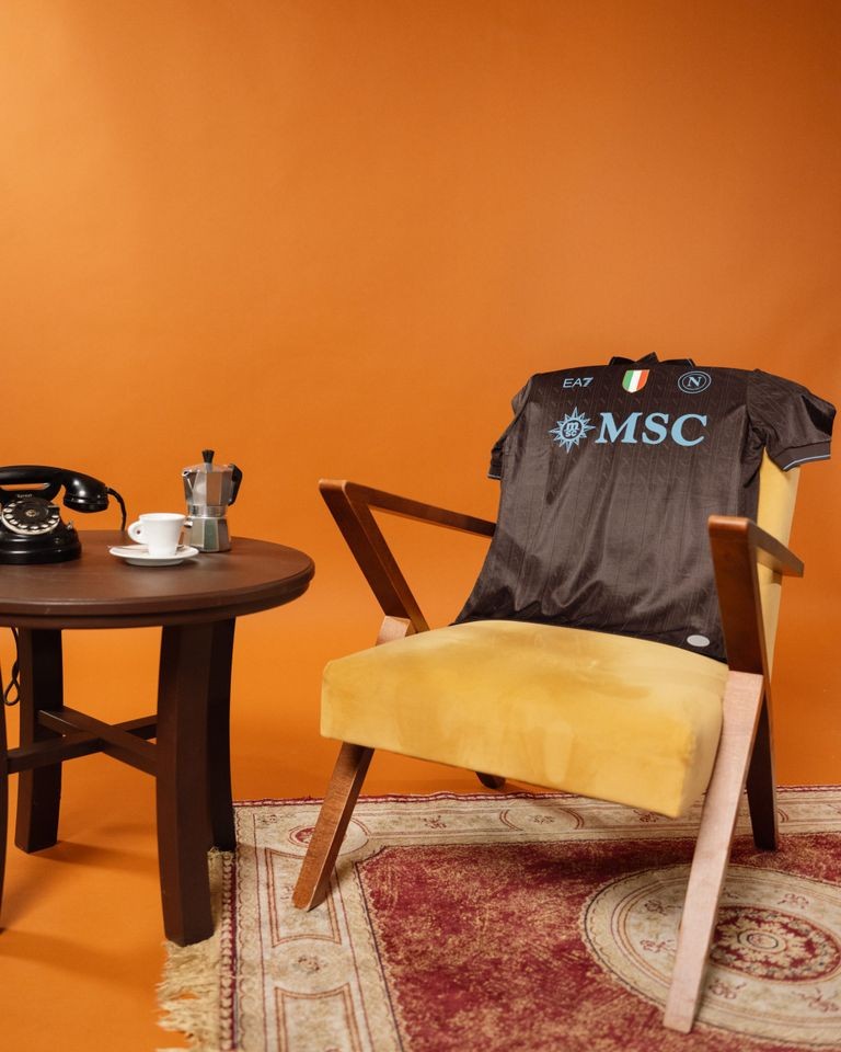 124-211856-napoli-dthird-kit-cafe-3.jpeg