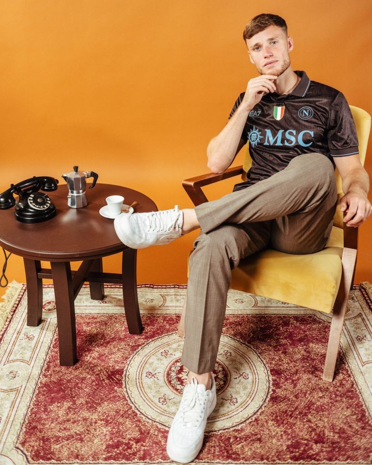 124-211856-napoli-dthird-kit-cafe-2.jpeg
