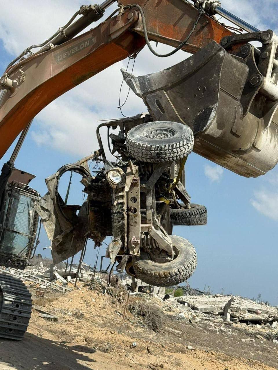 مقتل جنود بانفجار جيب في غزة (1).jpg