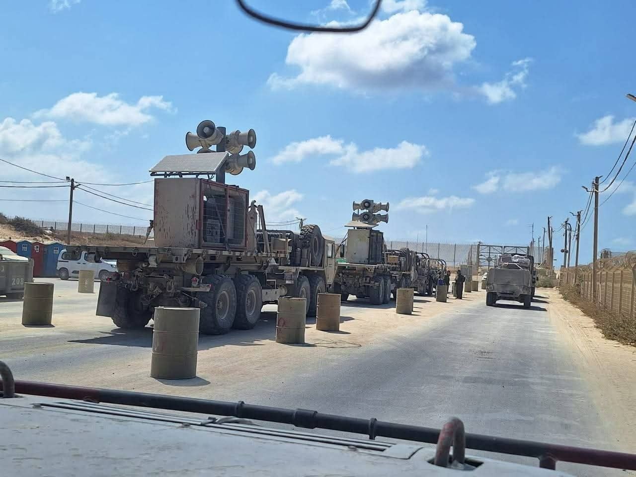 مكبرات الصوت.jpg
