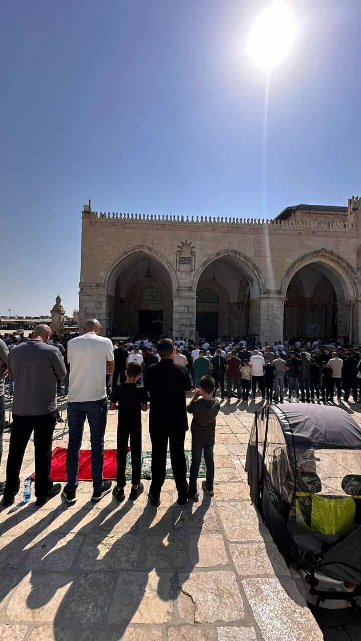 الصلاة في الأقصى.jpg
