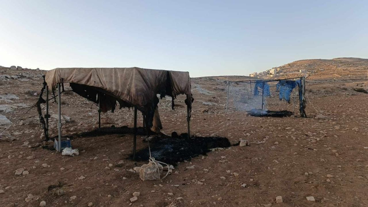 حرق خيمة.jpg